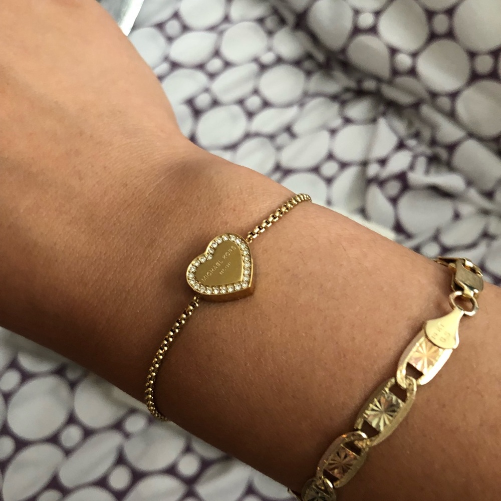Beautiful gold heart bracelet worn once